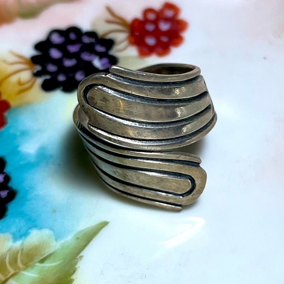 Sterling Silver Wrap Etched Swirl Vintage Statement Ring - Size 7.5 - Picture 1 of 5